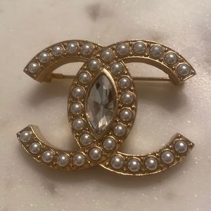 Women’s costume brooch